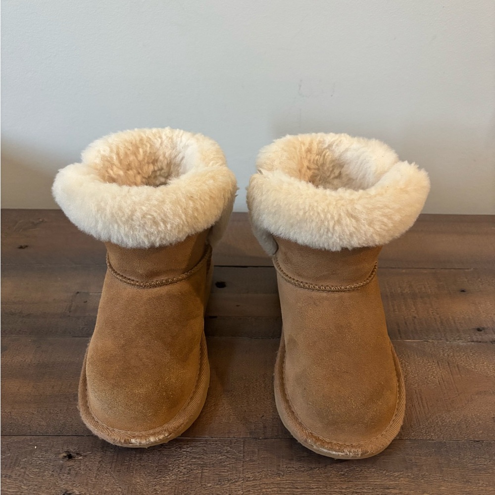 UGG Tan Shearling Boots Kids Size 9